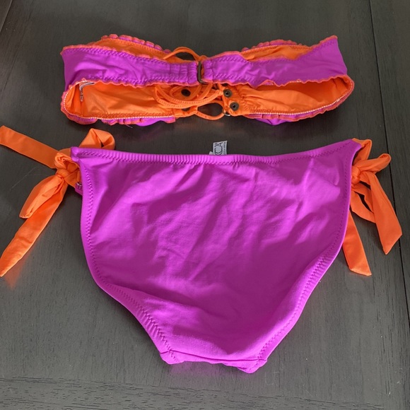 Bikini - Picture 2 of 2